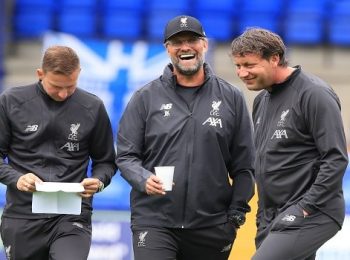 Klopp senang bertahan dengan pasukan