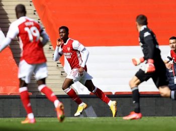 Raya tampil heroik untuk mengamankan satu poin bagi Arsenal