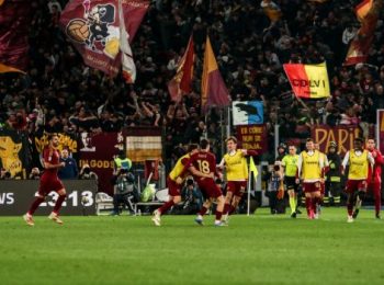 Gol pertama Vaz kembali membangkitkan peluang Roma untuk lolos ke kompetisi Eropa